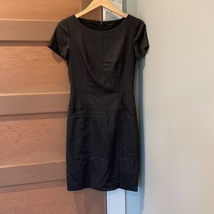 THEORY virgin Wool knee length dress, zippered back, front pocket detail.